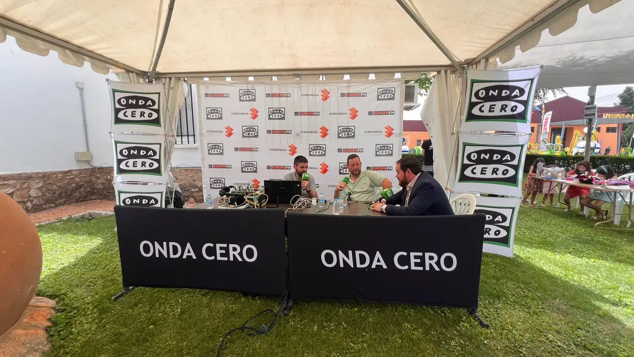 Emilio Hidalgo, José García de Mateos y Pablo Camacho durante el programa especial desde la 62 FERCAM Emilio Hidalgo, José García de Mateos y Pablo Camacho durante el programa especial desde la 62 FERCAM