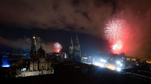 La plaza del Obradoiro volverá a recuperar el protagonismo la noche del 24 de julio, víspera del Apóstol, aunque no se lancen desde allí los Fuegos