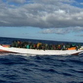 Inmigrantes en una patera en la costa de Canarias Inmigrantes en una patera en la costa de Canarias
