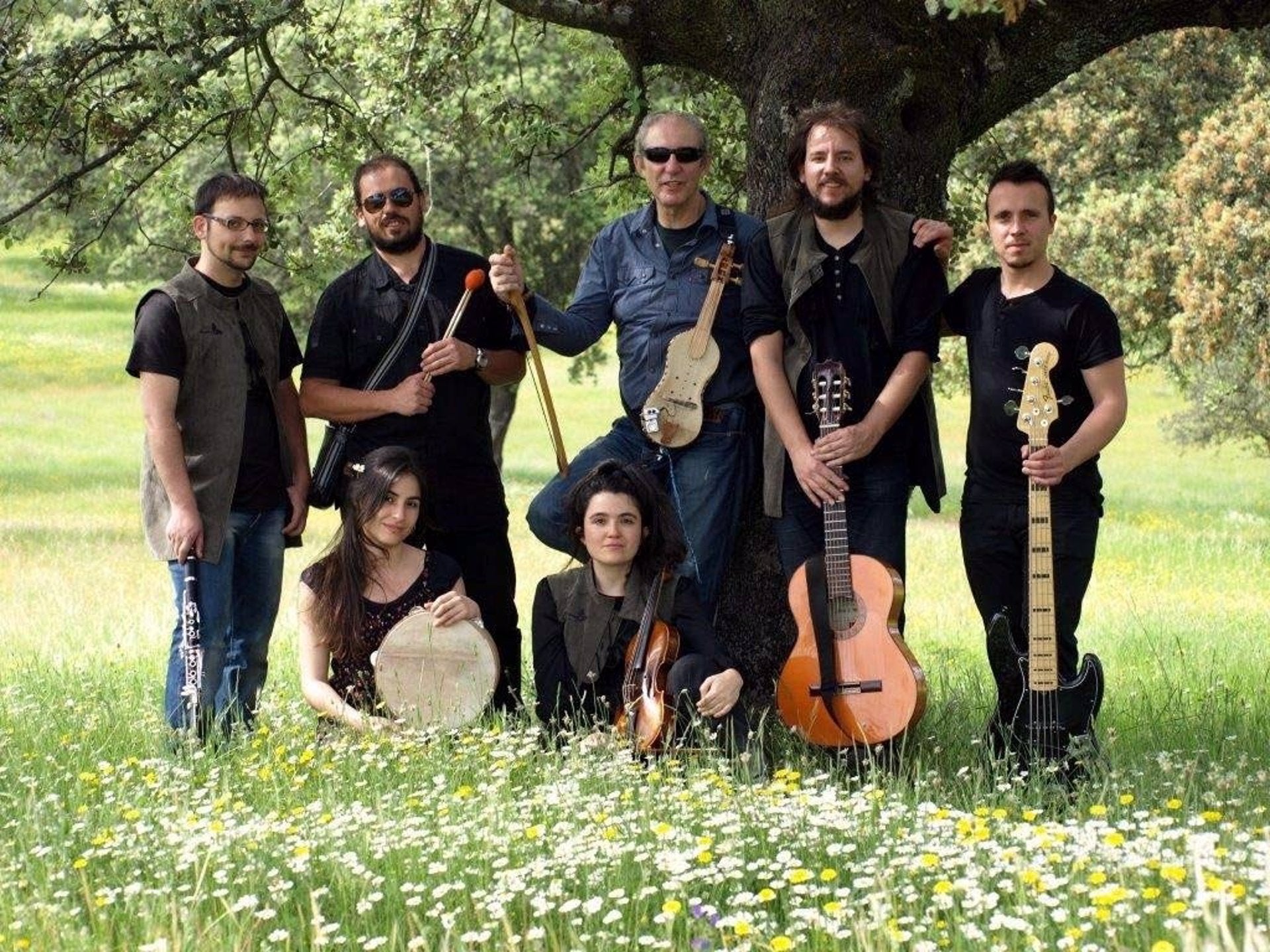 "Folk Cáceres" llega este fin de semana a Trevejo y a Casares de las Hurdes con Muérdago Folk y Talandango "Folk Cáceres" llega este fin de semana a Trevejo y a Casares de las Hurdes con Muérdago Folk y Talandango