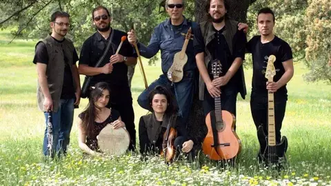 "Folk Cáceres" llega este fin de semana a Trevejo y a Casares de las Hurdes con Muérdago Folk y Talandango "Folk Cáceres" llega este fin de semana a Trevejo y a Casares de las Hurdes con Muérdago Folk y Talandango