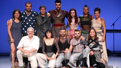 Els int&egrave;rprets del muntatge de &quot;Tirant Lo Blanc&quot; que s'est&agrave; fent al Teatre Romea.