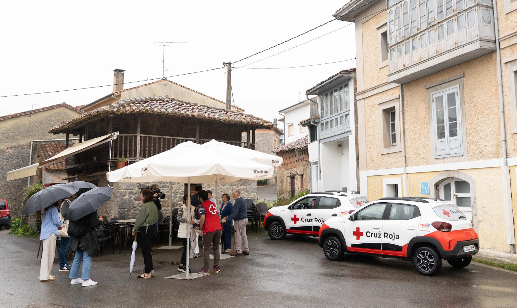 Los voluntarios de Cruz Roja en Asturias reciben dos vehículos eléctricos y su cargador gracias a la participación de los clientes de TotalEnergies en la iniciativa “Un coche para Alba” Los voluntarios de Cruz Roja en Asturias reciben dos vehículos eléctricos y su cargador gracias a la participación de los clientes de TotalEnergies en la iniciativa “Un coche para Alba”