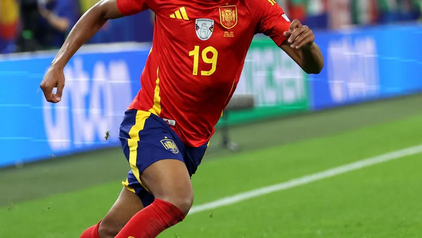 Lamine Yamal durante un partido con la selección española Lamine Yamal durante un partido con la selección española