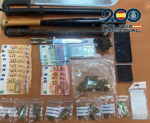 Desarticulan dos puntos de venta de droga en Torrefiel y detienen a cinco personas Desarticulan dos puntos de venta de droga en Torrefiel y detienen a cinco personas