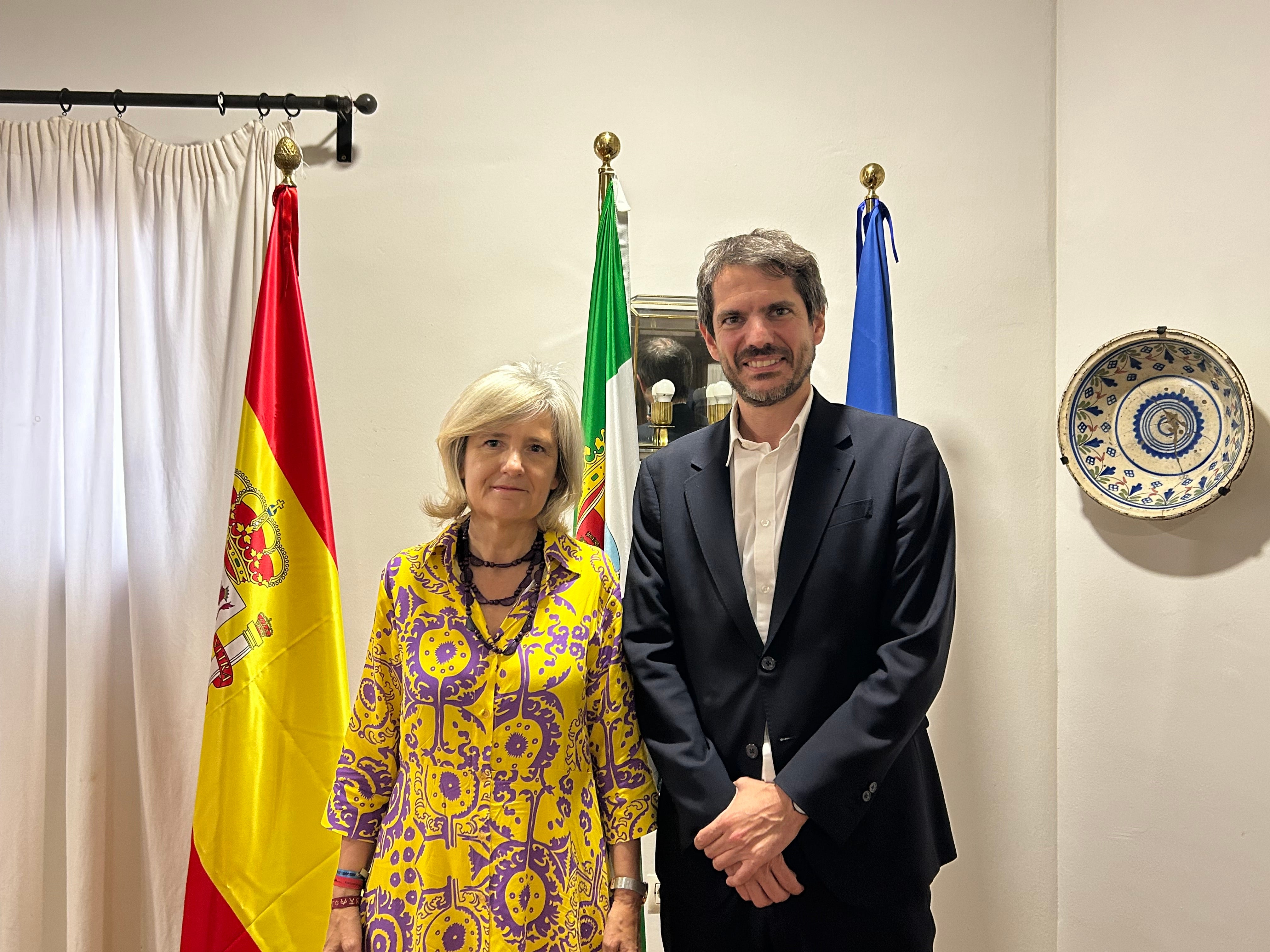 La Junta pide mayor implicación en las infraestructuras culturales de la región y el Ministro Urtasun recoge el guante La Junta pide mayor implicación en las infraestructuras culturales de la región y el Ministro Urtasun recoge el guante