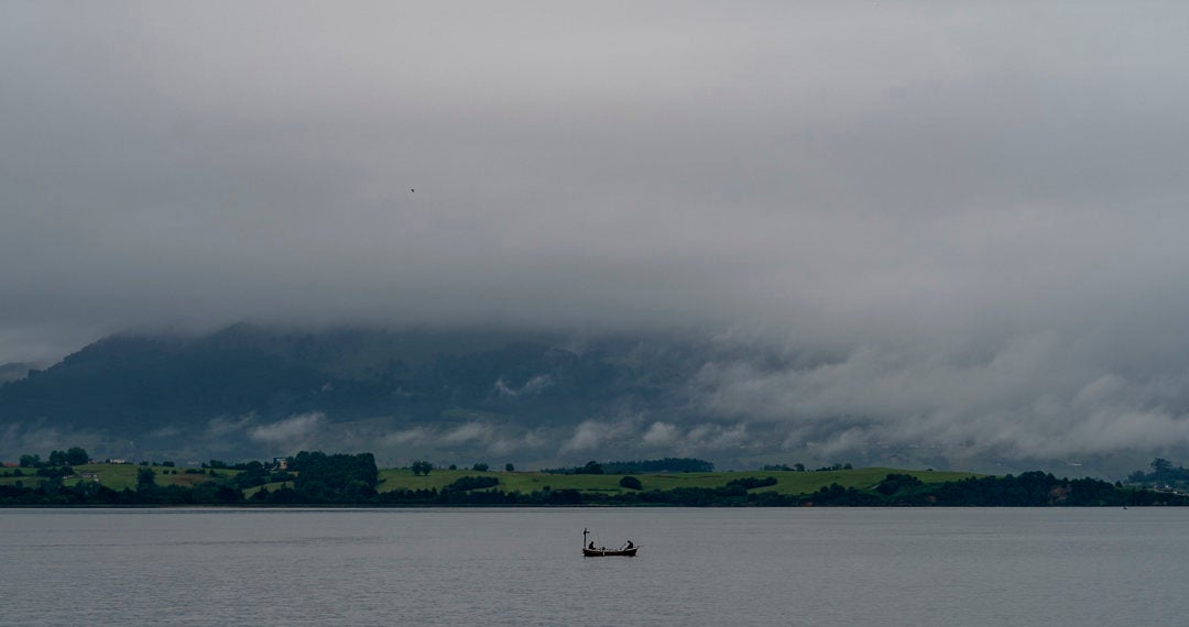 Ocho provincias en alerta amarilla este domingo por chubascos y tormentas localmente fuertes Ocho provincias en alerta amarilla este domingo por chubascos y tormentas localmente fuertes