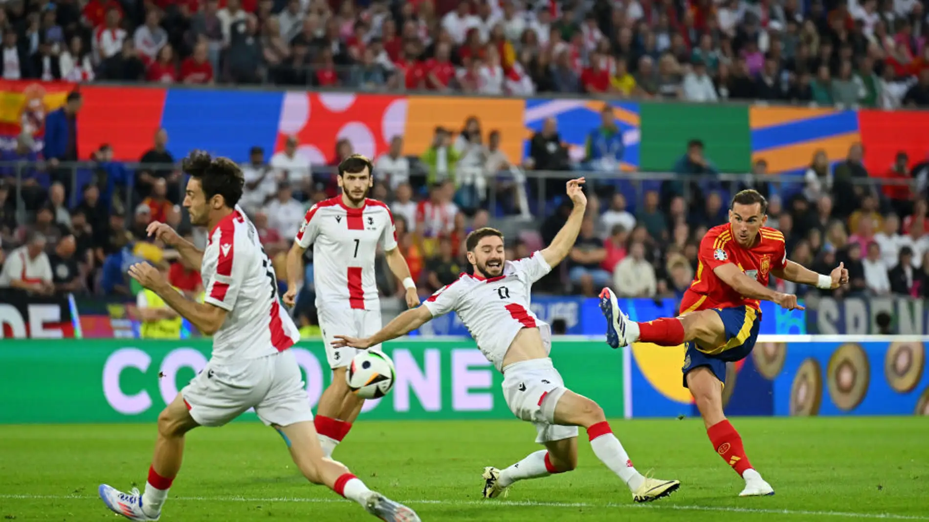 España busca el gol en los primeros minutos del partido ante Georgia