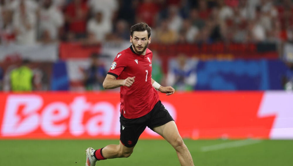 Khvicha Kvaratskhelia durante un partido con Georgia