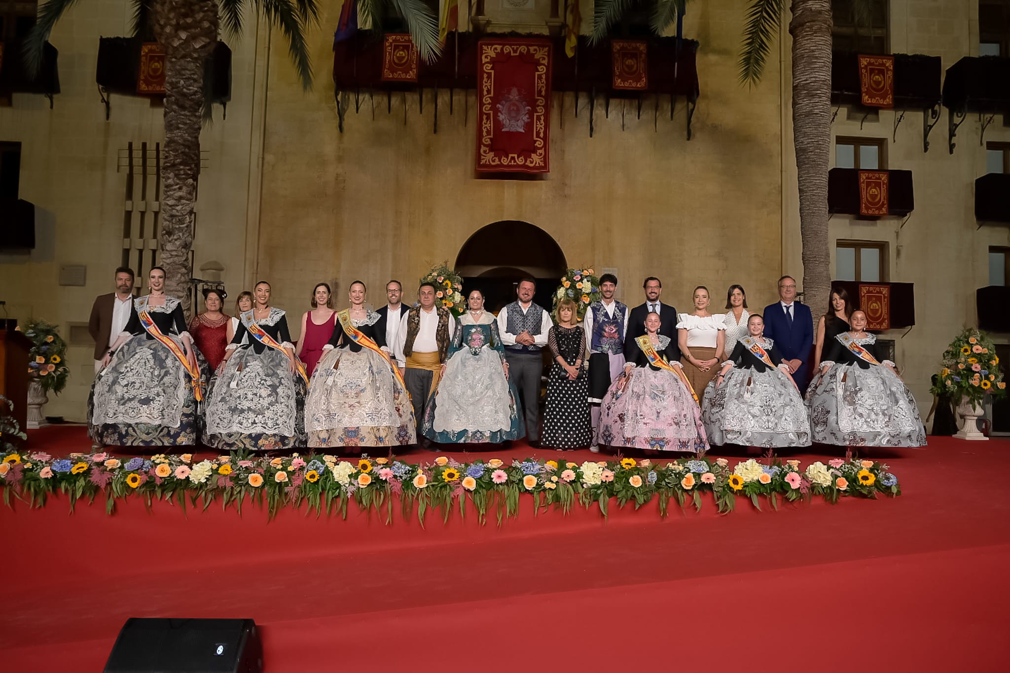 La proclamación de las Reinas y Damas de Elche guía el inicio de las fiestas patronales de agosto La proclamación de las Reinas y Damas de Elche guía el inicio de las fiestas patronales de agosto