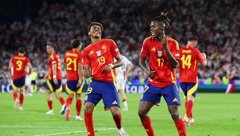 Nico Williams y Lamine Yamal celebran un gol de España ante Georgia