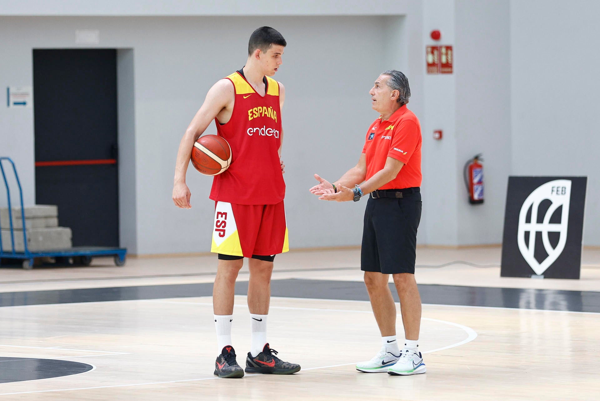López-Arostegui y Pradilla estarán a las órdenes de Scariolo en el preolímpico de Valencia López-Arostegui y Pradilla estarán a las órdenes de Scariolo en el preolímpico de Valencia