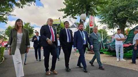 Julián Nieva (alcalde), José Manuel Caballero (vicepte.2º JCCM), Pablo Camacho y Cándido Sevilla (concejales) Julián Nieva (alcalde), José Manuel Caballero (vicepte.2º JCCM), Pablo Camacho y Cándido Sevilla (concejales)