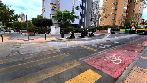 El PSOE de Benidorm denuncia el deterioro y la alta de señalización de los viales del barrio Els Tolls El PSOE de Benidorm denuncia el deterioro y la alta de señalización de los viales del barrio Els Tolls