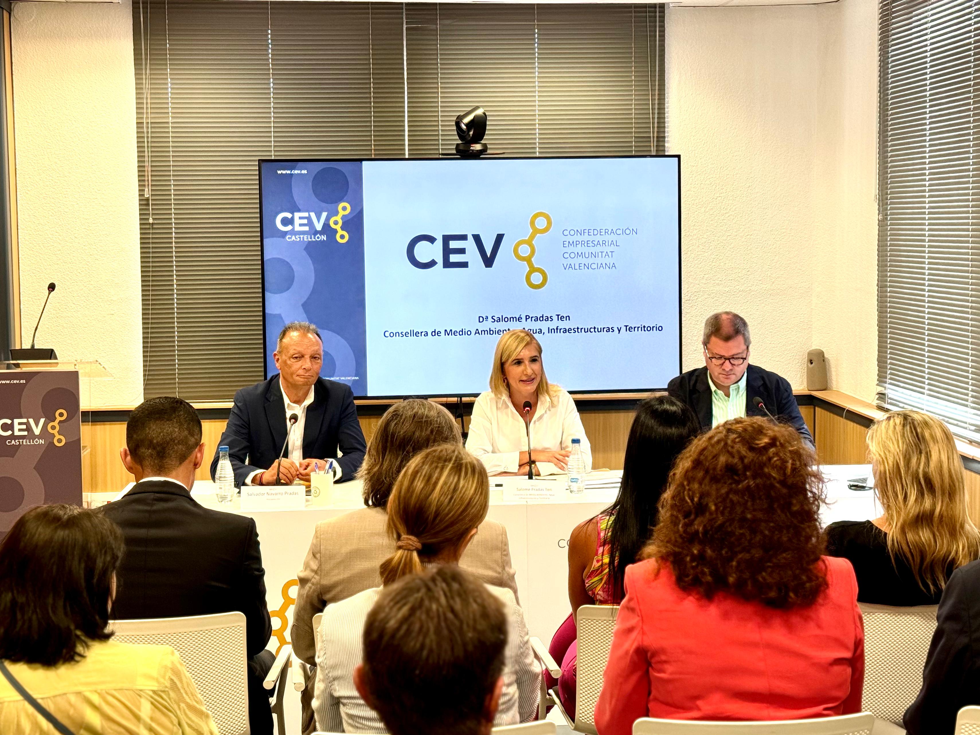 Pradas asegura que Eje de la Cerámica “permitirá conectar de forma ágil el tejido productivo con el Puerto" Pradas asegura que Eje de la Cerámica “permitirá conectar de forma ágil el tejido productivo con el Puerto"