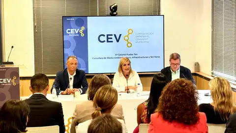 Pradas asegura que Eje de la Cerámica “permitirá conectar de forma ágil el tejido productivo con el Puerto" Pradas asegura que Eje de la Cerámica “permitirá conectar de forma ágil el tejido productivo con el Puerto"