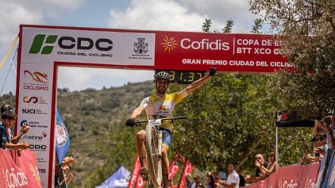 Felipe Orts vuelve a ganar en una prueba de XCO