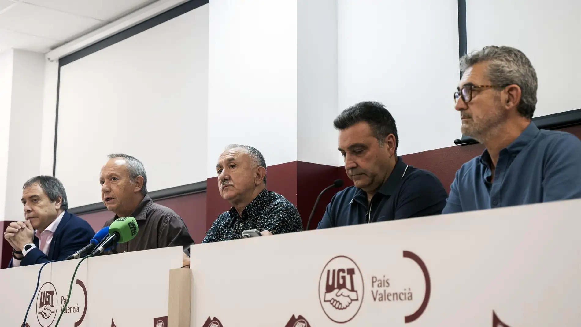 (I-D) El secretario general de UGT FICA, Mariano Hoya; el secretario general de UGT-PV, Ismael Sáez; el secretario general de UGT, Pepe Álvarez; el secretario general de UGT-Catalunya, Matias Carnero; y el de UGT FICA PV, Daniel Argente - 