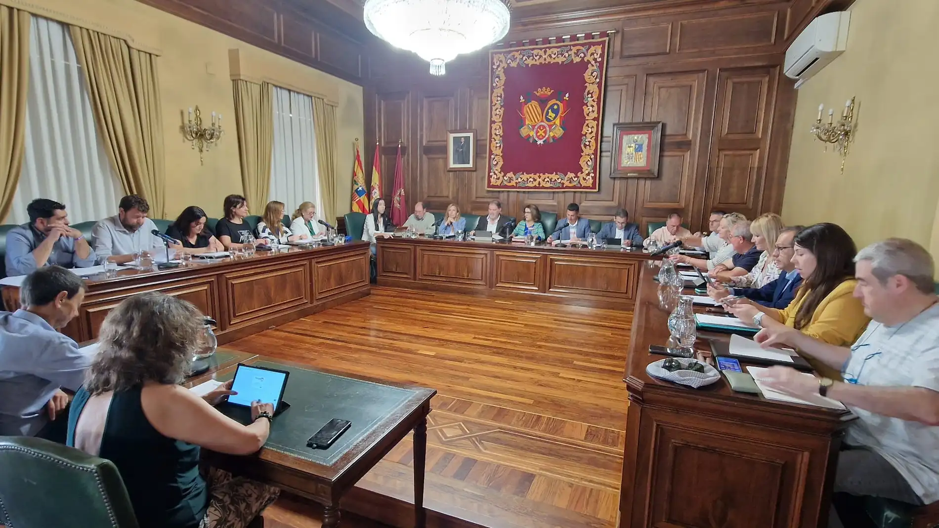 Pleno ordinario en el ayuntamiento de Teruel