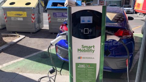Punto de carga para veh&iacute;culos el&eacute;ctricos
