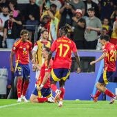 Los jugadores de la Selección española celebran un gol