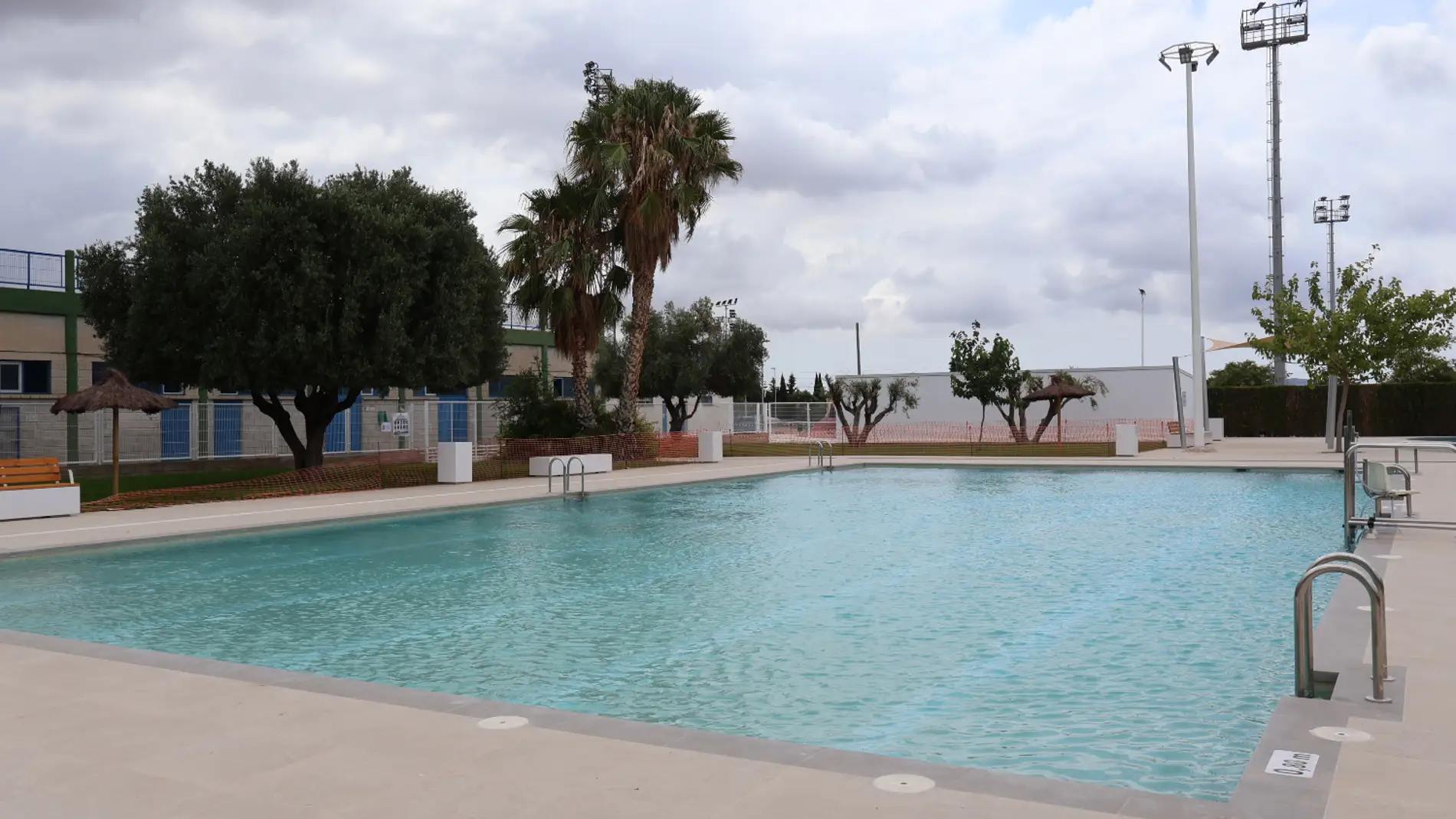 Novelda estrena piscinas renovadas y reabren el servicio de verano el 2 de julio