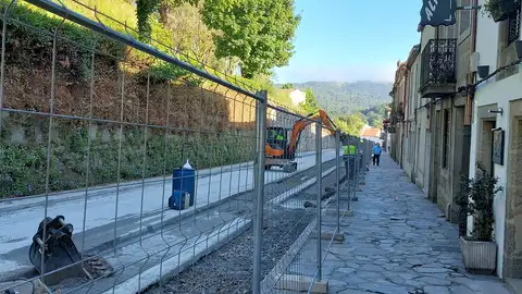 El gobierno compostelano señala que la "mejor manera y más rápida" es hacer las obras de la rúa do Pombal con el corte completo de la calle El gobierno compostelano señala que la "mejor manera y más rápida" es hacer las obras de la rúa do Pombal con el corte completo de la calle