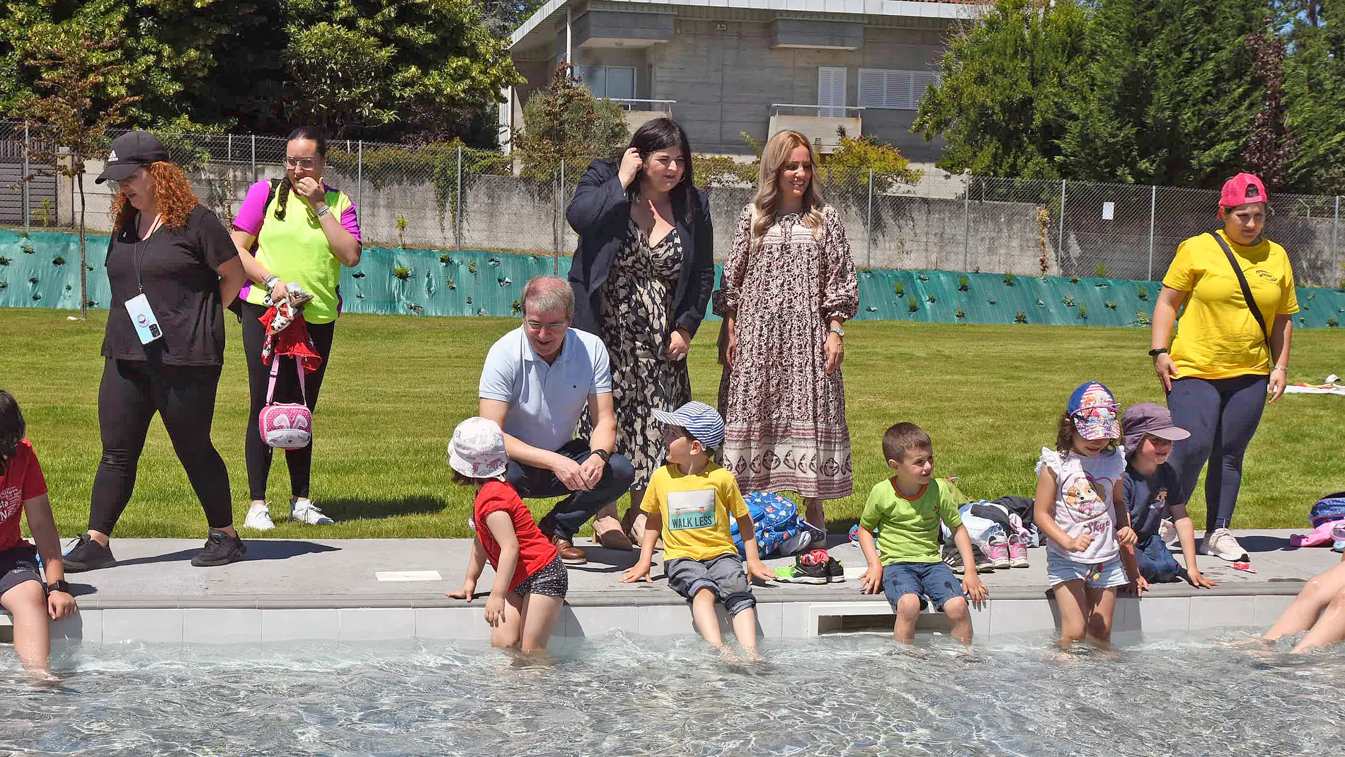 Manuel Pardo inagura as piscinas de Boborás para mellora da calidade de vida dos veciños