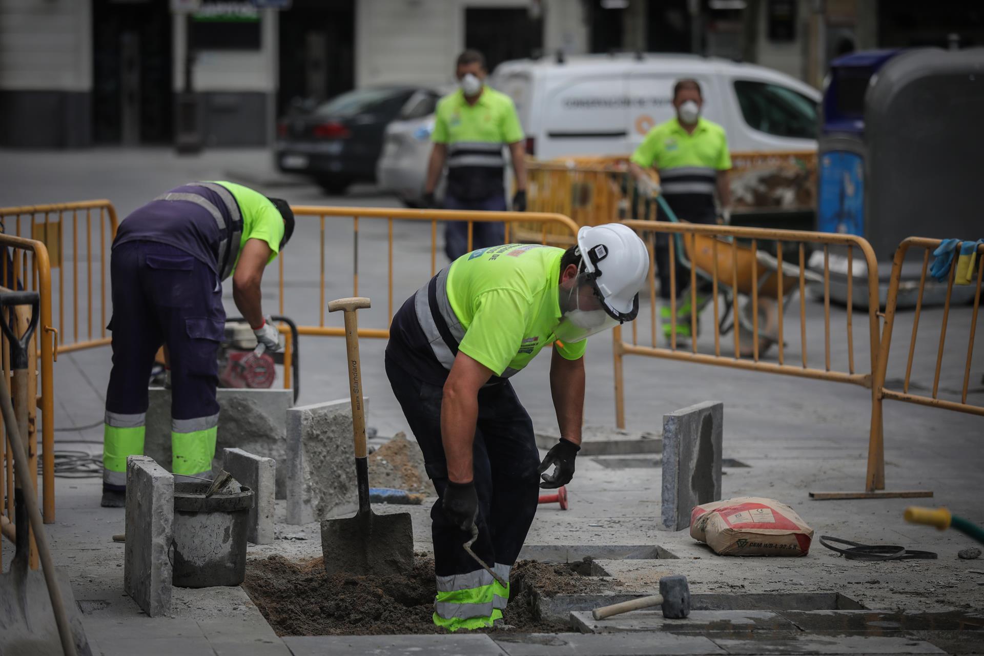 El paro baja en 8.746 personas en junio en Andalucía hasta los 654.248 desempleados El paro baja en 8.746 personas en junio en Andalucía hasta los 654.248 desempleados