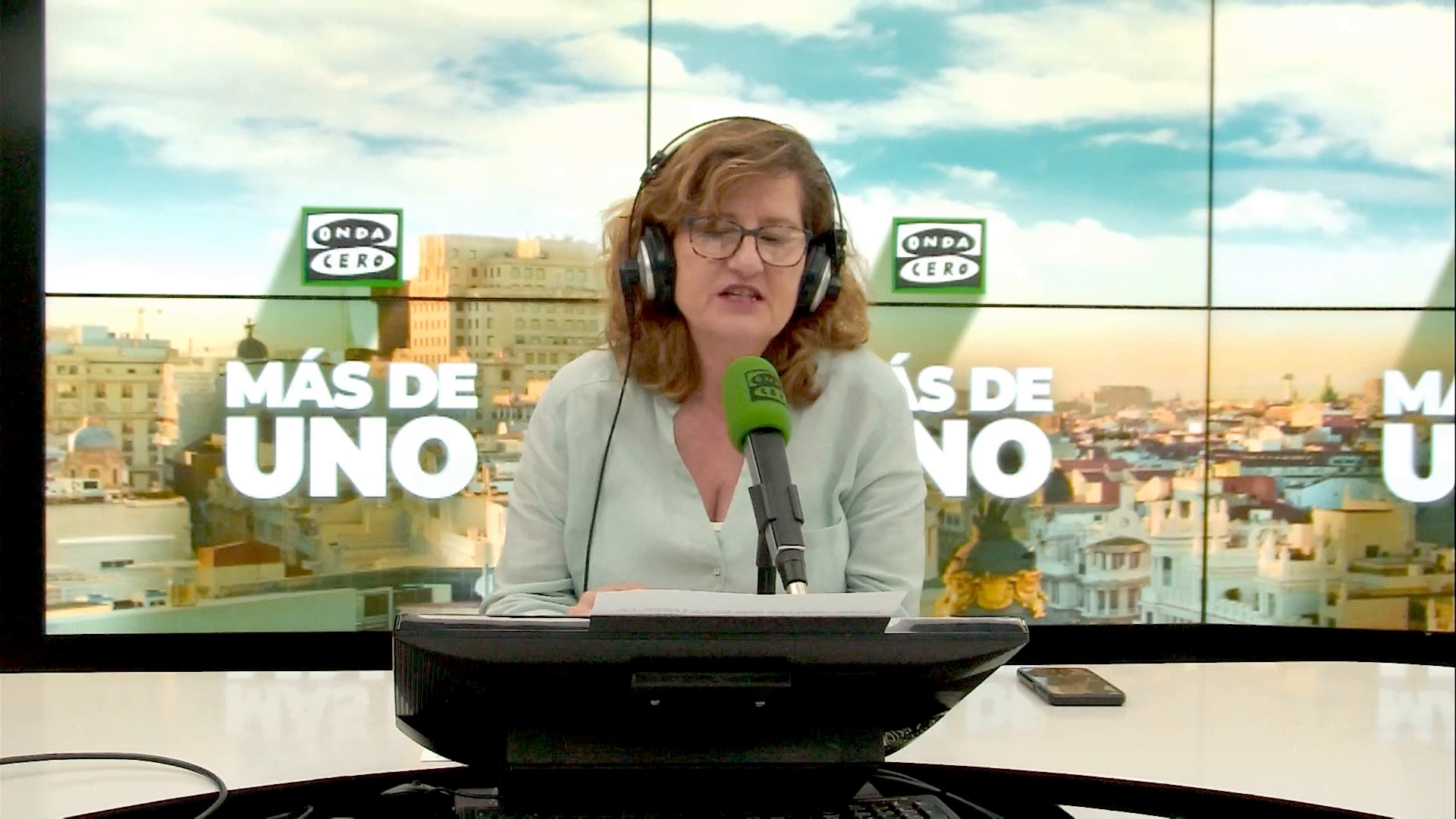 Elena Gijón: "Feijóo desafía al presidente del Gobierno en Onda Cero" Elena Gijón: "Feijóo desafía al presidente del Gobierno en Onda Cero"