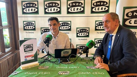 Un momento de la realizaci&oacute;n del programa, con la presencia de Javier Escobio, presidente de C&iacute;rculo Gastron&oacute;mico de los Quesos Asturianos