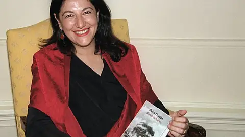 Los herederos de Dulce Chacón retiran el permiso para que el premio literario de Zafra lleve su nombre Los herederos de Dulce Chacón retiran el permiso para que el premio literario de Zafra lleve su nombre