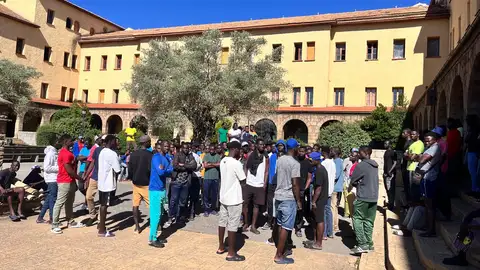 Los migrantes de Pirenarium inician una huelga de hambre para reclamar mejores condiciones Los migrantes de Pirenarium inician una huelga de hambre para reclamar mejores condiciones