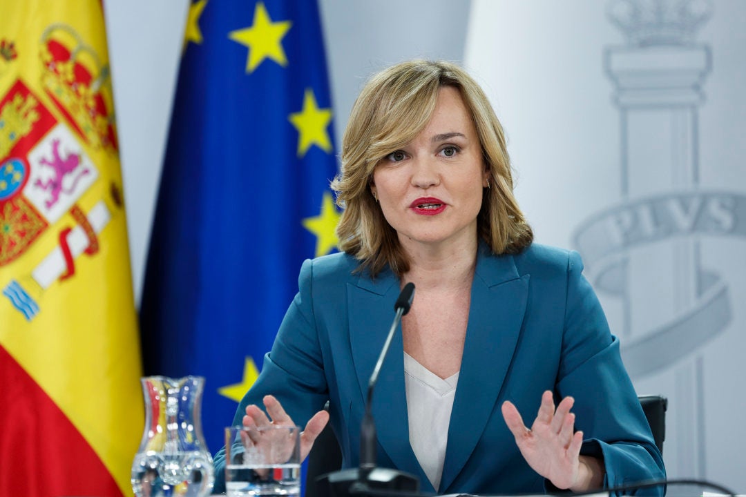 El Gobierno y el PSOE piden a Feijóo que "rectifique" tras cuestionar la imparcialidad del Constitucional El Gobierno y el PSOE piden a Feijóo que "rectifique" tras cuestionar la imparcialidad del Constitucional