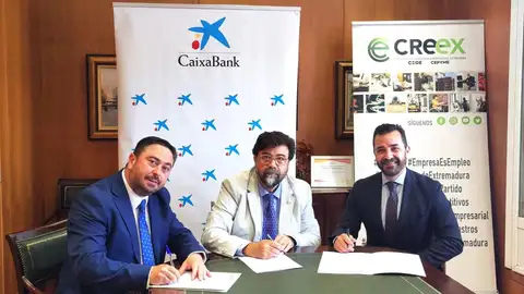 CaixaBank Dualiza y Creex rubrican un convenio para conectar la FP Dual con la realidad de las empresas extremeñas CaixaBank Dualiza y Creex rubrican un convenio para conectar la FP Dual con la realidad de las empresas extremeñas