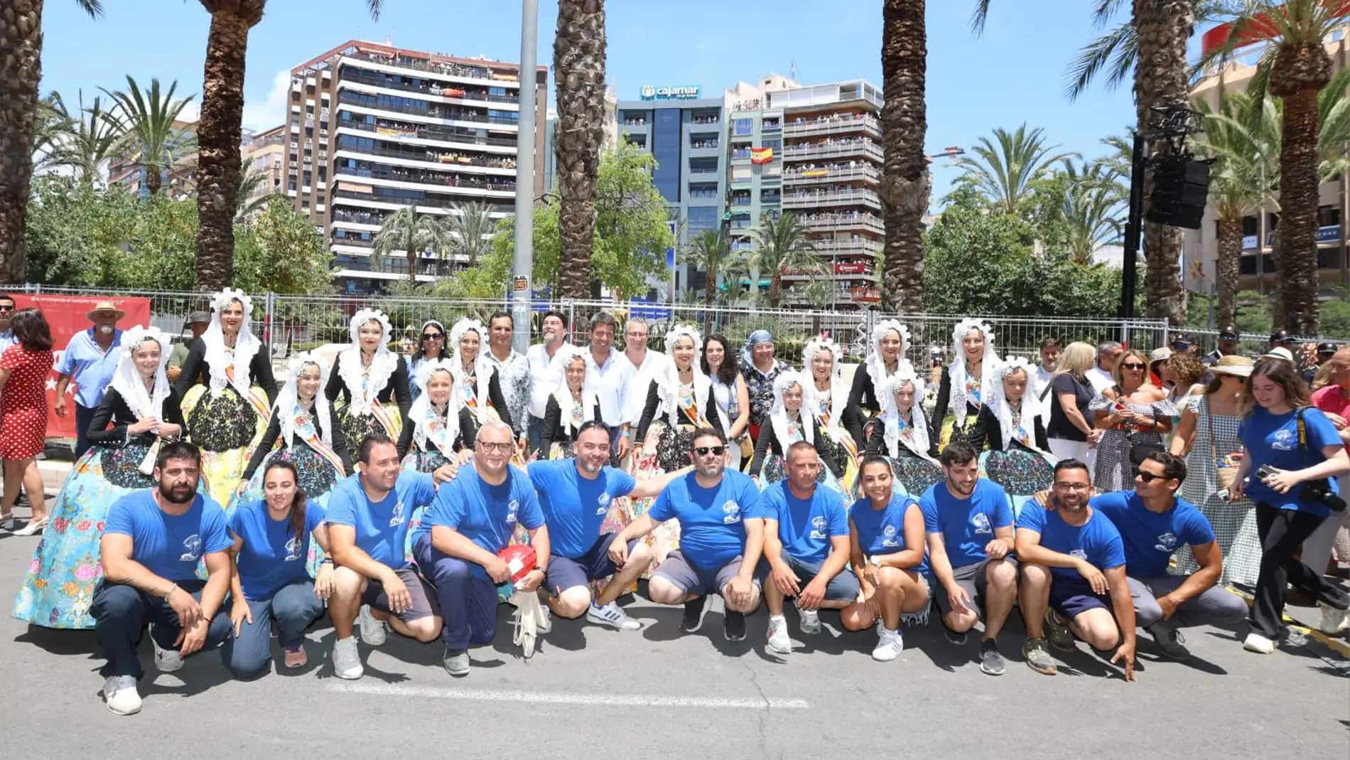 Representantes de la pirotecnia ganadora en Alicante