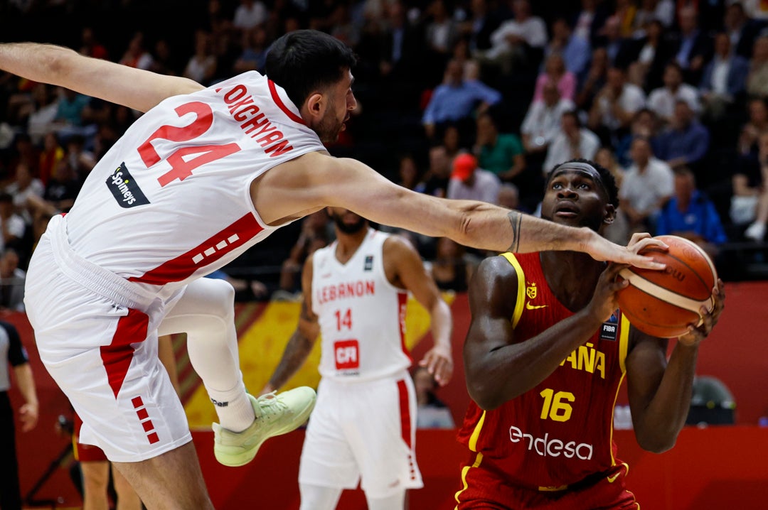 España arranca arrasando al Líbano España arranca arrasando al Líbano