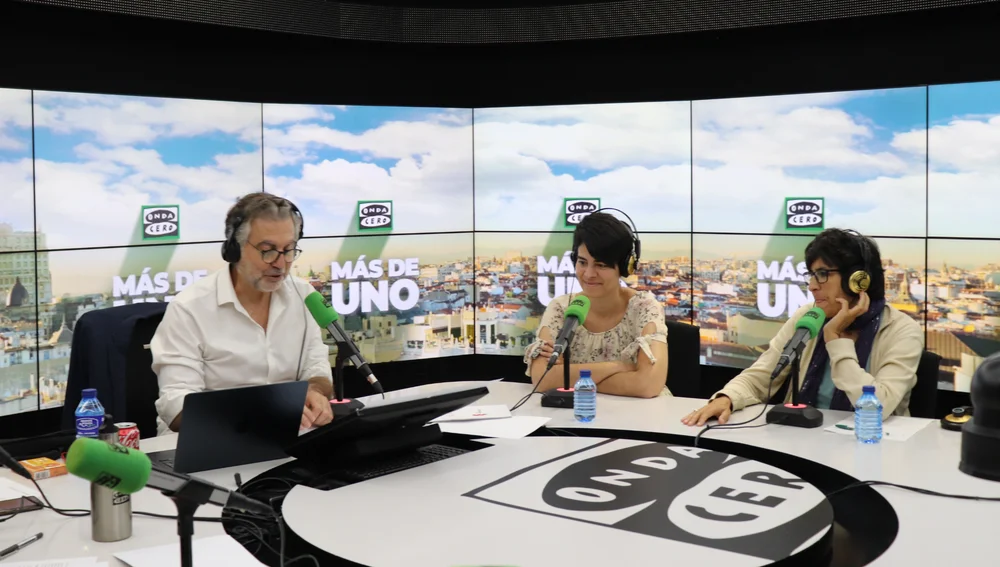 María Jesús Jiménez y Beatriz Alonso junto a Carlos Alsina, en Más de uno María Jesús Jiménez y Beatriz Alonso junto a Carlos Alsina, en Más de uno