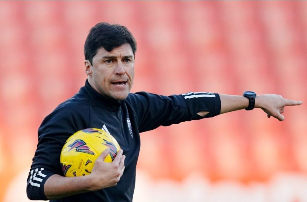 Alexander 'Cacique' Medina llega a Oviedo Alexander 'Cacique' Medina llega a Oviedo