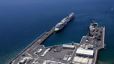 Imagen aérea del Puerto de Los Mármoles en Arrecife, Lanzarote (Canarias) Imagen aérea del Puerto de Los Mármoles en Arrecife, Lanzarote (Canarias)