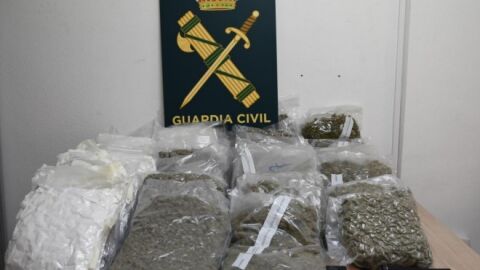 Parte de los m&aacute;s de 40 kilos de marihuana incautados por la Guardia Civil. 
