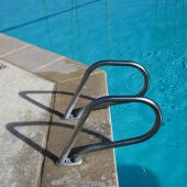 Sigue muy grave el niño de 13 años que quedó atrapado en la rejilla de la depuradora de una piscina de Alcalá (Madrid)