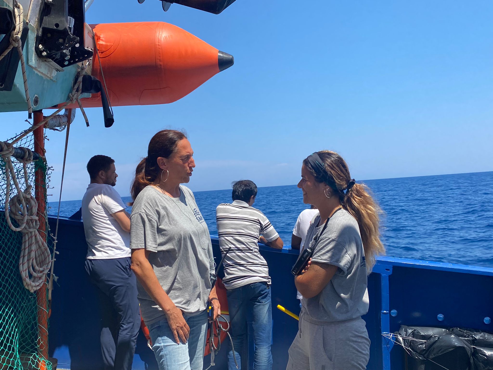 Isa Eguiguren a bordo del AitaMari: “Del rescate de madrugada recuerdo el silencio y la oscuridad cuando me asomé al mar” Isa Eguiguren a bordo del AitaMari: “Del rescate de madrugada recuerdo el silencio y la oscuridad cuando me asomé al mar”