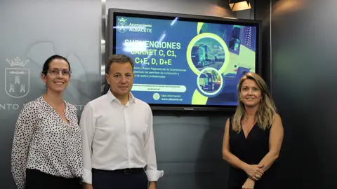 Inicia el plazo para las ayudas a desempleados de Albacete para obtener permisos de conducción La concejala de Empleo y Promoción Económica, Lucrecia Rodríguez de Vera a la derecha