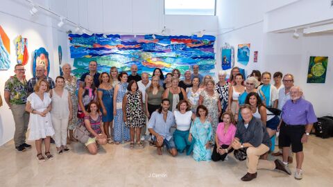 Foto de familia en la inauguraci&oacute;n de la exposici&oacute;n 'AQUA' en el Centro Cultural