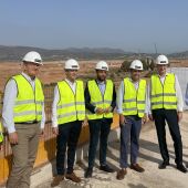 El president de la Generalitat, Carlos Mazón, visita los trabajos de edificación de la gigafactoría de Volkswagen en Sagunto