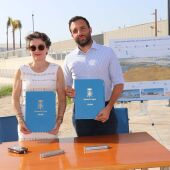 La presidenta de la Autoridad Portuaria de València, Mar Chao, y el alcalde de Sagunto, Darío Moreno, en la nueva sección terrestre del Pantalán de Puerto de Sagunto