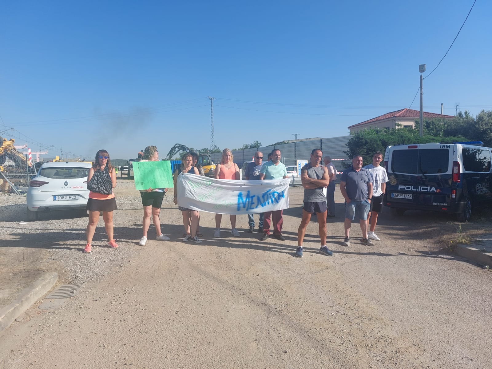 Los vecinos del Camino Viejo de Husillos se sienten "engañados" por el Ayuntamiento de Palencia Los vecinos del Camino Viejo de Husillos se sienten "engañados" por el Ayuntamiento de Palencia