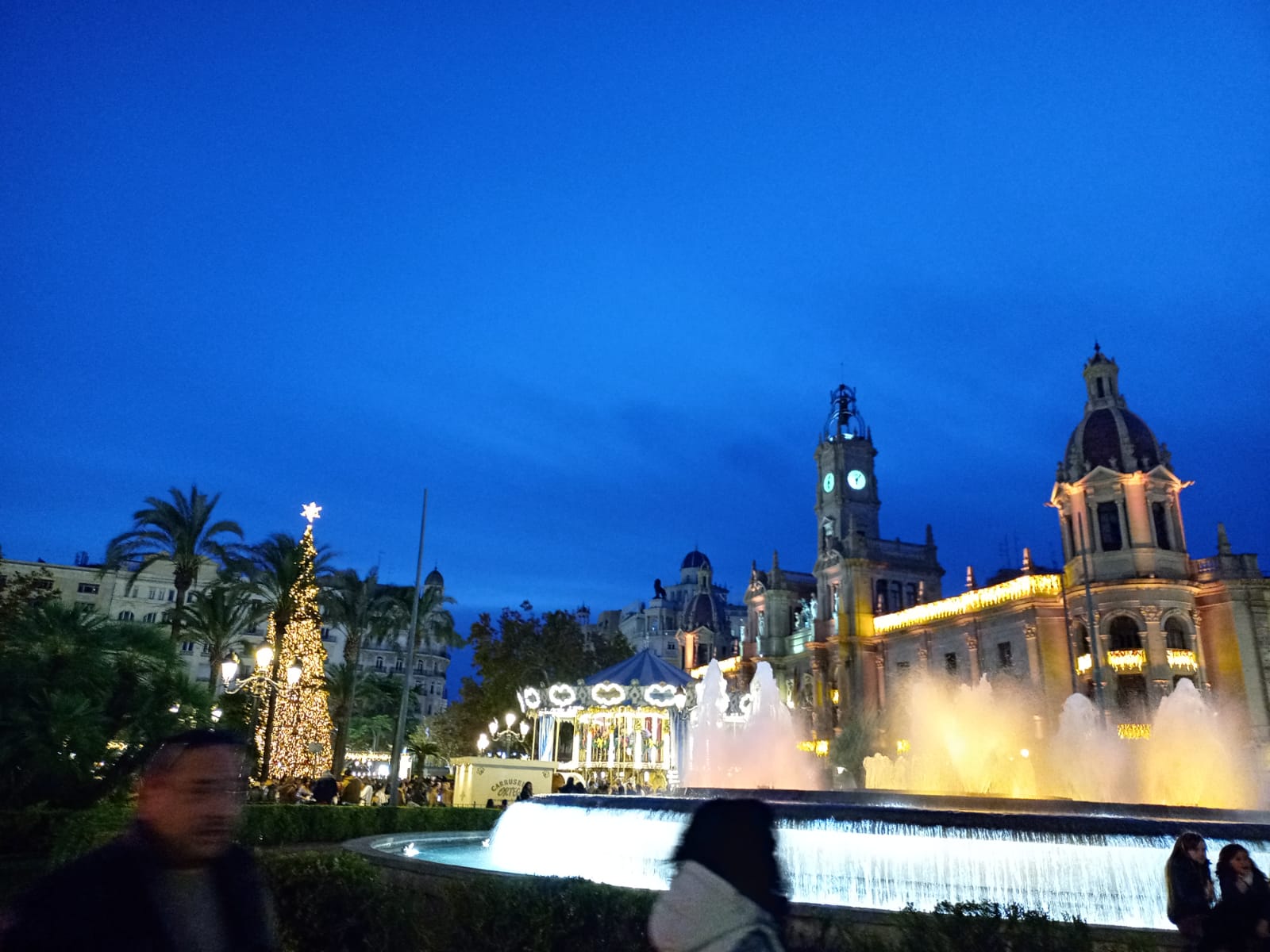 El Ayuntamiento de Valencia triplicará el presupuesto destinado a la iluminación navideña El Ayuntamiento de Valencia triplicará el presupuesto destinado a la iluminación navideña