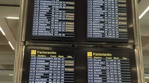 Pantalla informativa del aeropuerto de Palma con retrasos y cancelaciones. Pantalla informativa del aeropuerto de Palma con retrasos y cancelaciones.